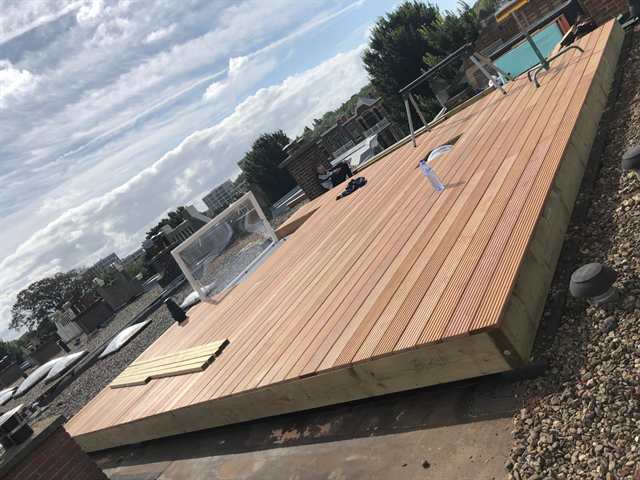 Nieuw terrasdek met afgewerkte rand