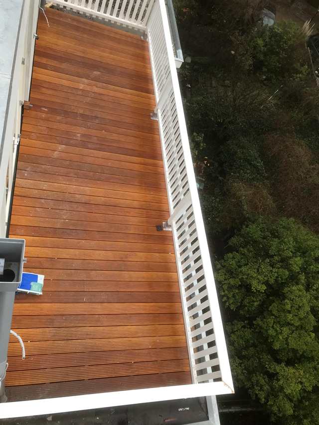 Hardhouten terrasdek van bovenaf gezien